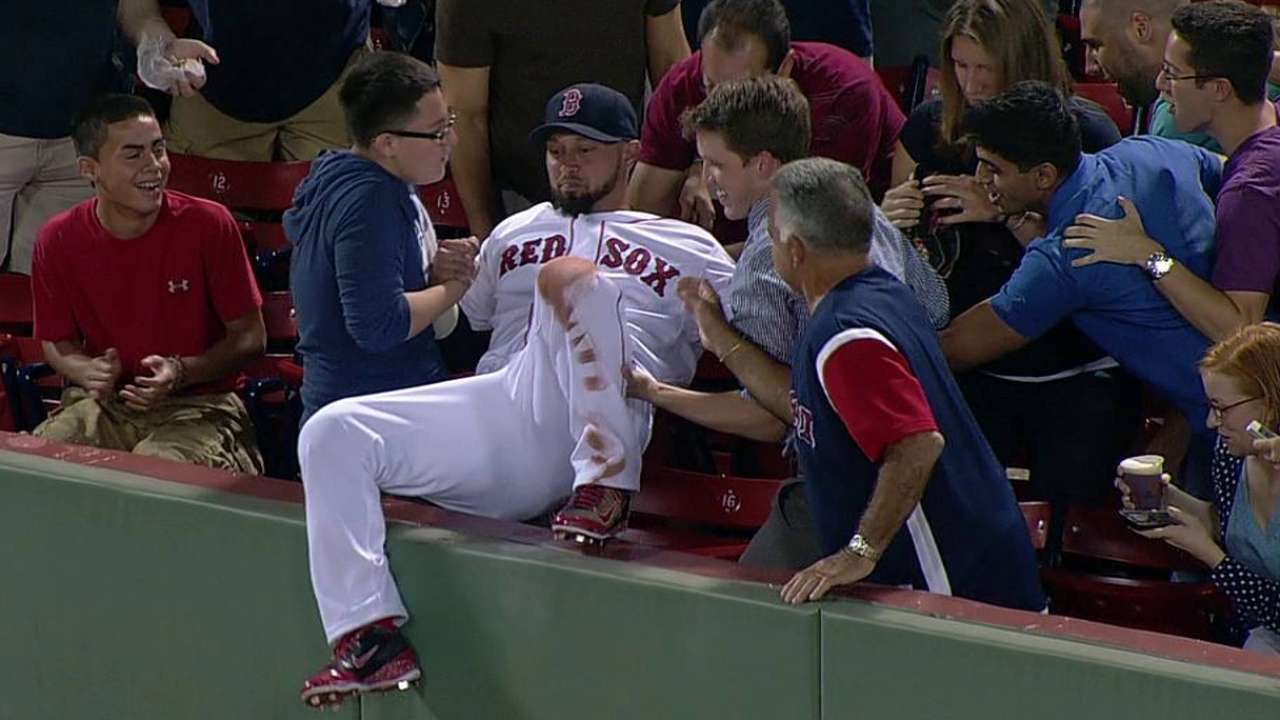 Evans lauds Victorino for his work in right field