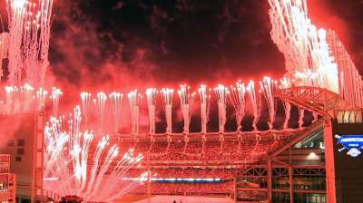Swisher helps Indians add extra fireworks night