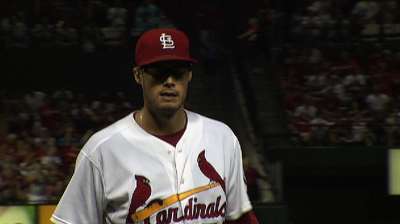 Young Kelly plays stopper vs. Pirates in pennant race
