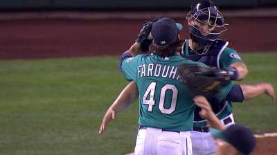 Farquhar rolling as Mariners' new closer