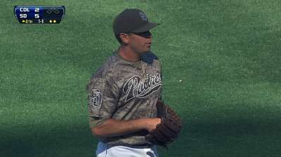 Stauffer stellar in long relief for Padres
