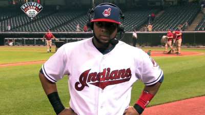 Santana wants to catch, but focused on winning