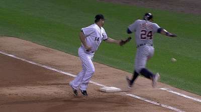 White Sox commit four errors in loss to Tigers