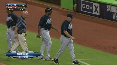J. Upton exits game after fouling ball off knee