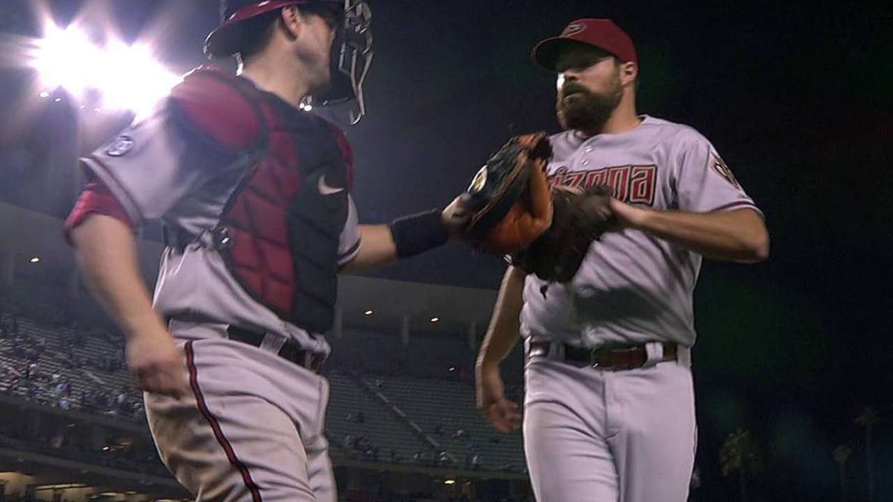 D-backs reach two-year deal with Collmenter