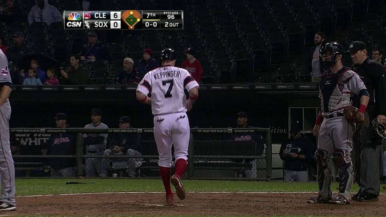 White Sox showing faith in Flowers, Phegley