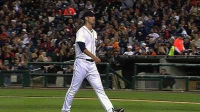 Porcello domina para acercar a Tigres al banderín