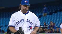 Dickey deals Yankees setback in Wild Card pursuit