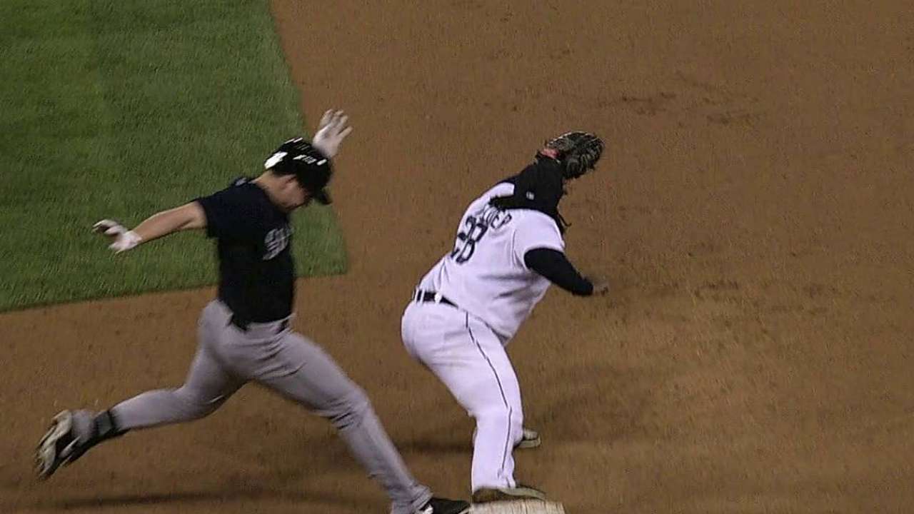 Halos add pitching depth by acquiring Alvarez