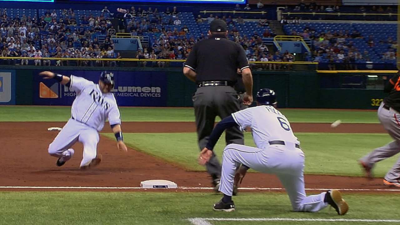 Molina shows speed around basepaths vs. Sox
