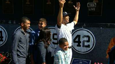 Yanks retire Mo's No. 42 on special day in Bronx
