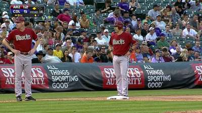 Mariners bringing back utility man Bloomquist