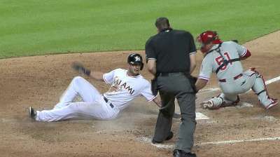 Hechavarria leads Marlins to rare home series win