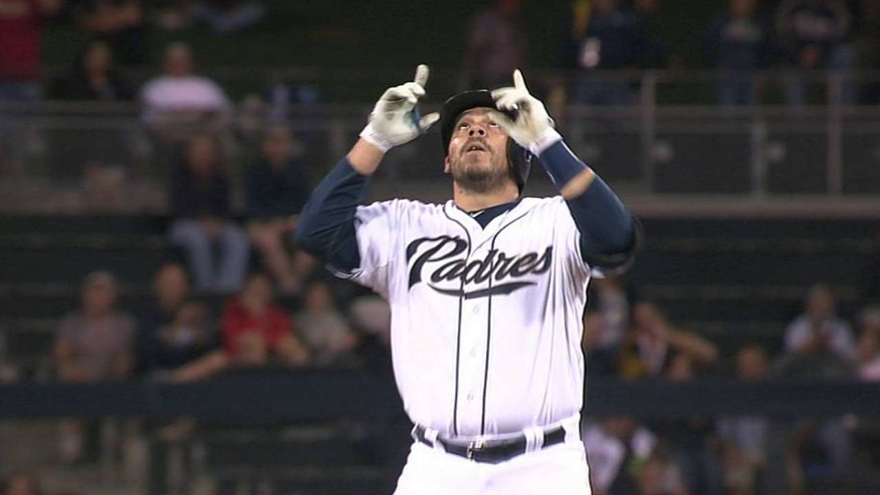 New dad Rivera sets sights on making Padres