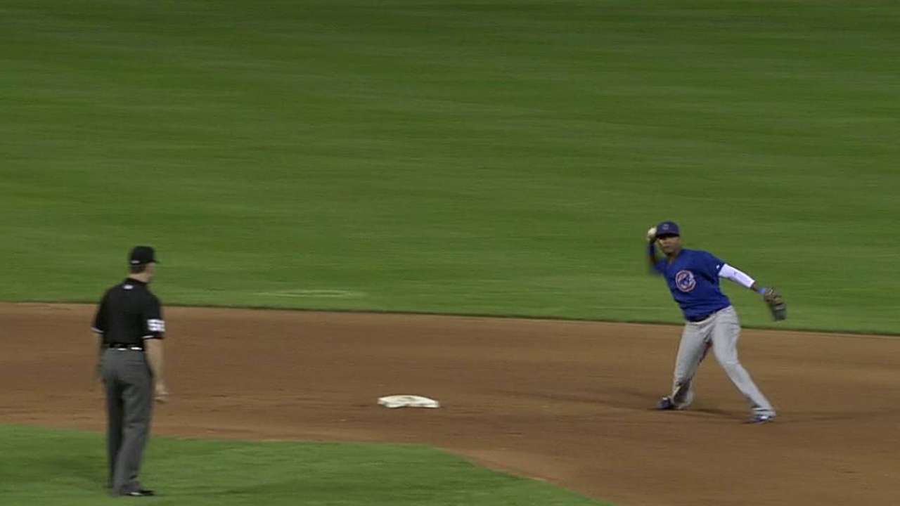 Cubs avoid arbitration with second baseman Barney