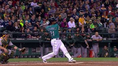 Mariners decline options on Gutierrez, J. Saunders