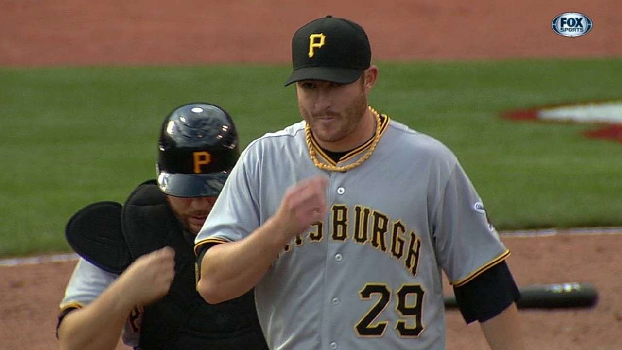 Marlins give up Draft pick for reliever Morris