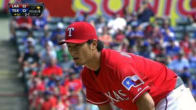 Darvish continues to rehab lower back issue