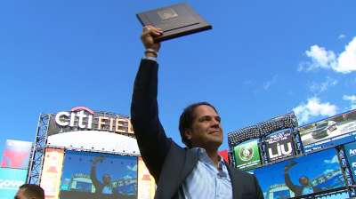 Piazza honored as 27th member of Mets Hall of Fame