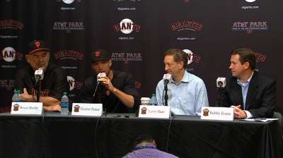 Pence happy to stay with 'brilliant' Giants