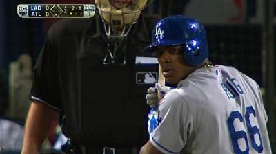 Puig enciende ofensiva de L.A. con su corrido de bases