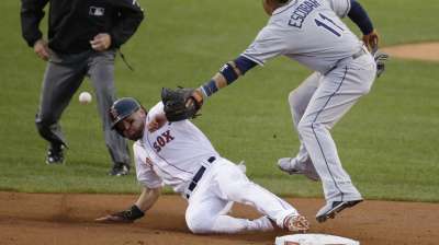 Red Sox benefit from forcing issue on basepaths