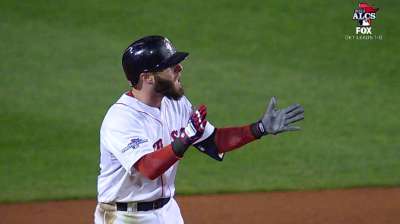 Pedroia turning it on in pursuit of another title