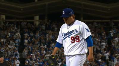 Ryu man group: Lefty leads Dodgers to Game 3 win