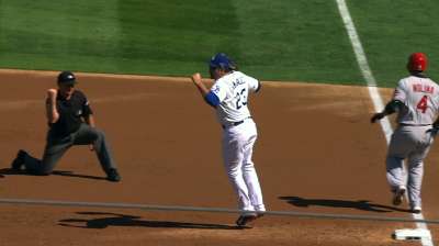 Greinke rights ship after rocky beginning to Game 5
