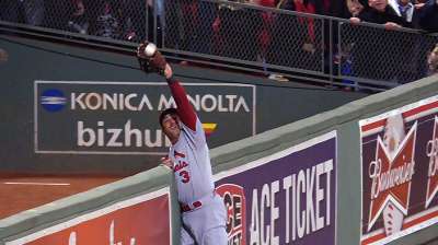 Boston aprovecha errores y castiga a S.L. en Juego 1