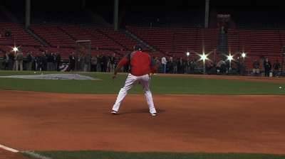 Papi no stranger to playing the field in Fall Classic