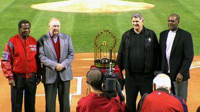 Gibson throws first pitch as 1967 Cards team honored