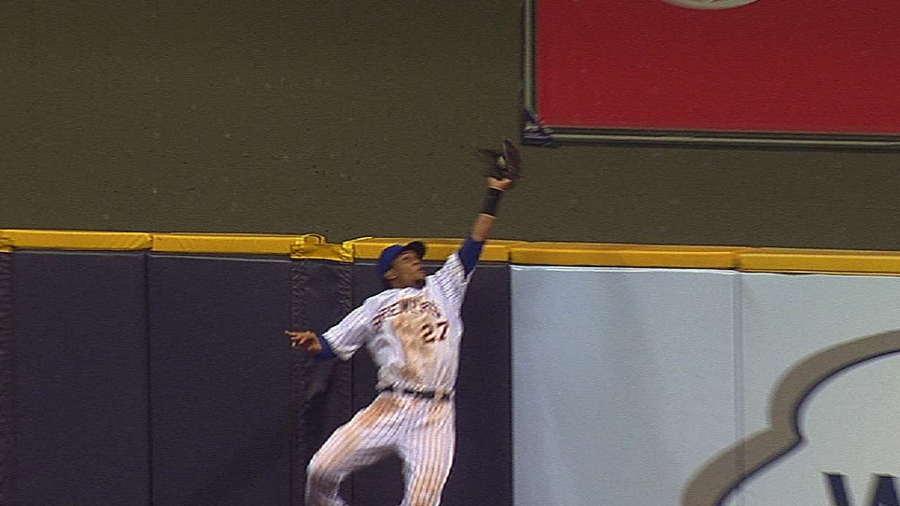 Gomez's glove gets Gold Glove tuneup