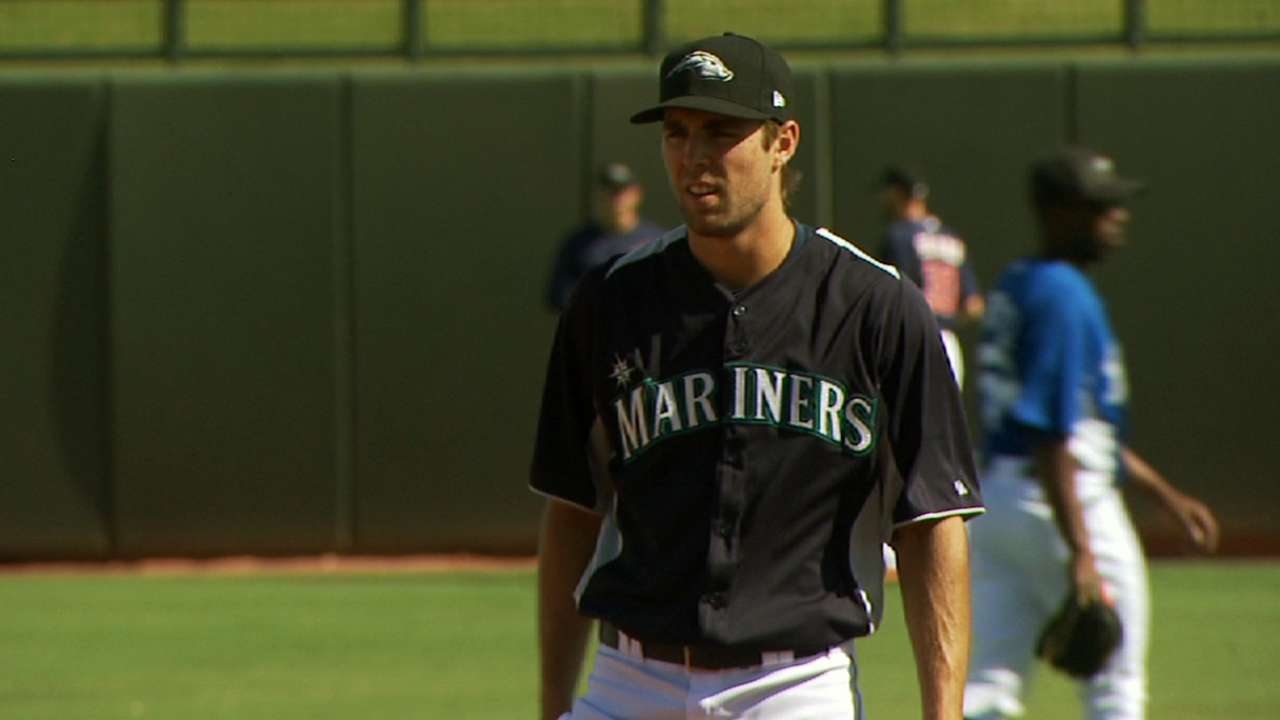 Mariners extend 15 prospects non-roster invites