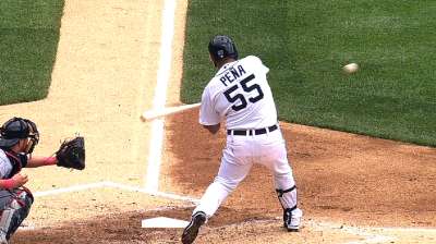 Reds finalize deal with former Tigers catcher Pena