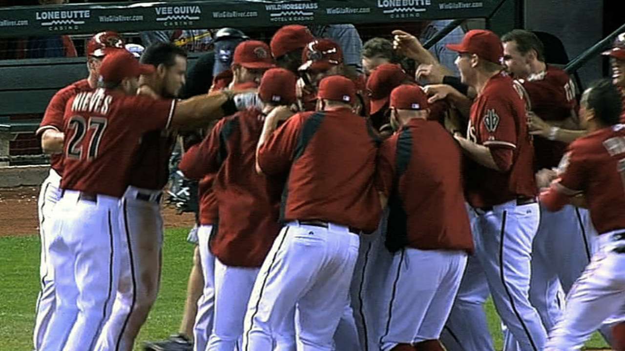 D-backs outlast Cards on Pennington's walk-off