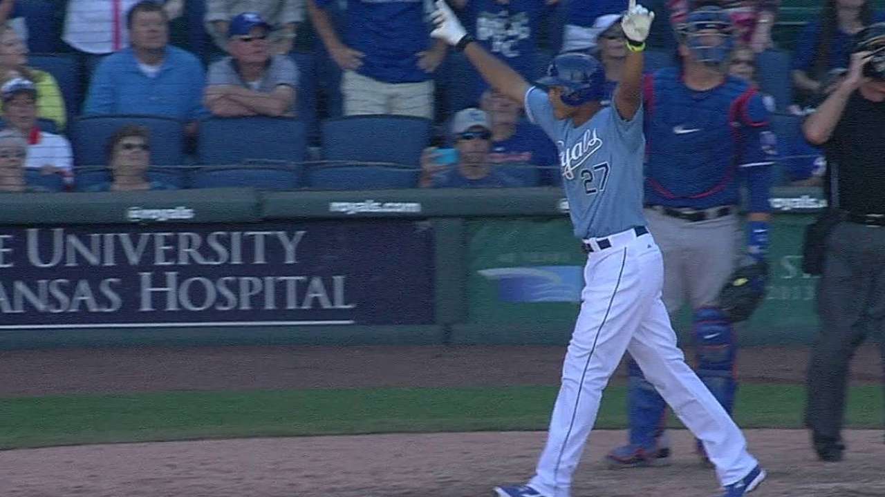 Royals agree to one-year deal with Maxwell