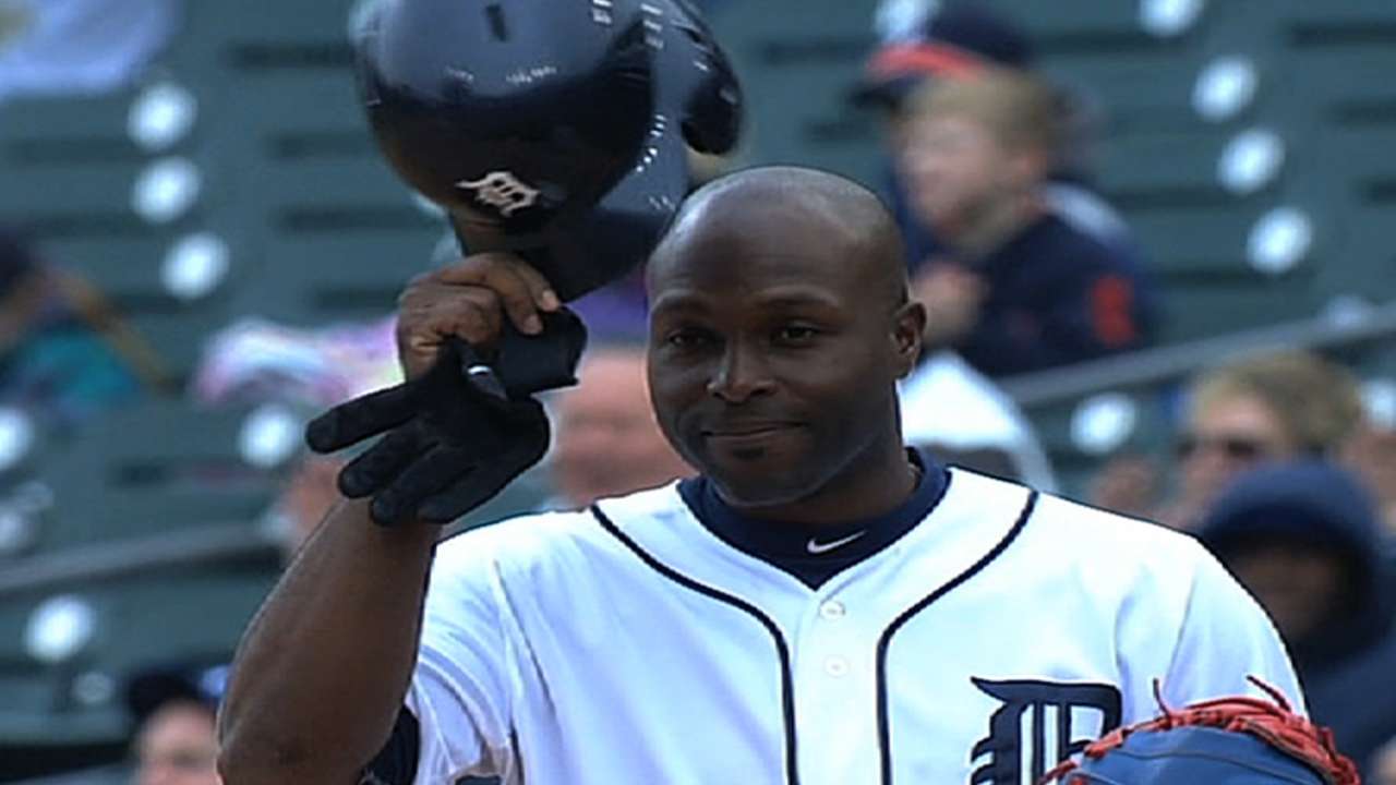Hunter knocks career hit No. 2,000 in win