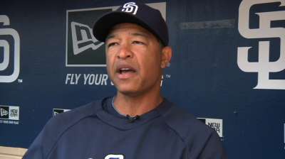 Roberts replacing Renteria as Padres' bench coach
