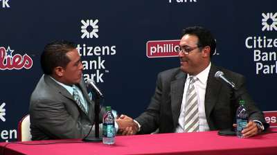 Phillies re-sign Ruiz to three-year contract