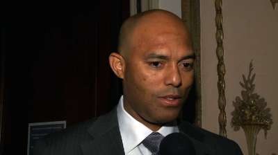 Mo accepts award at March of Dimes Luncheon