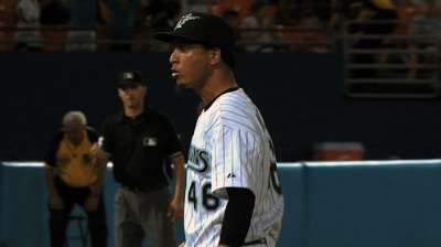 Rays bring back Oviedo on one-year deal