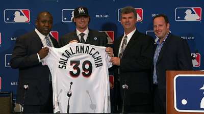 New Marlins catcher Salty finds 'perfect fit' in Miami