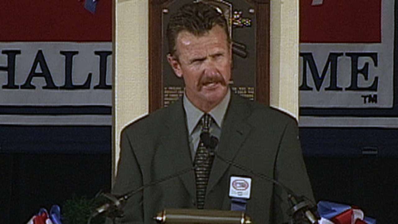 Yount enters the Hall of Fame