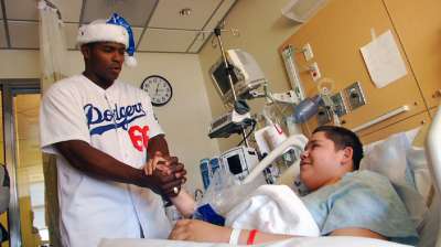 Puig hosts more Little Leaguers at Dodger Stadium