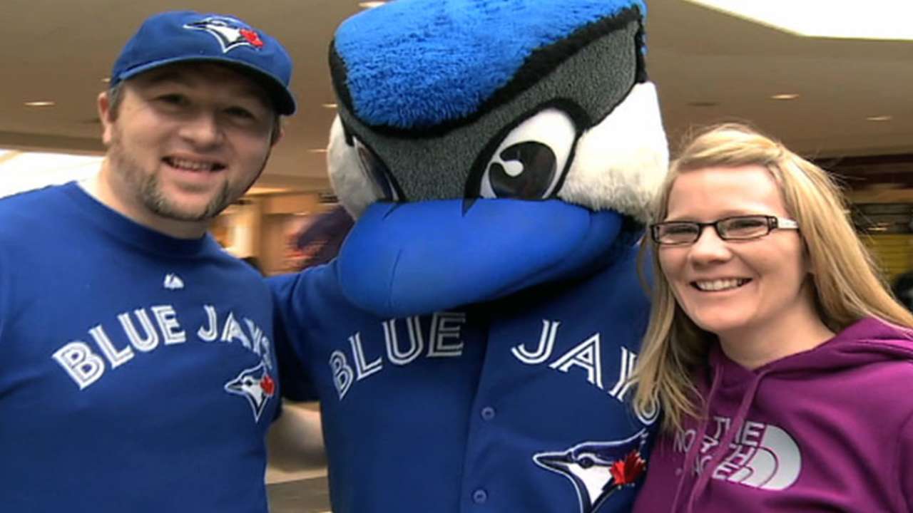 Blue Jays meet with youngsters, fans in Winnipeg