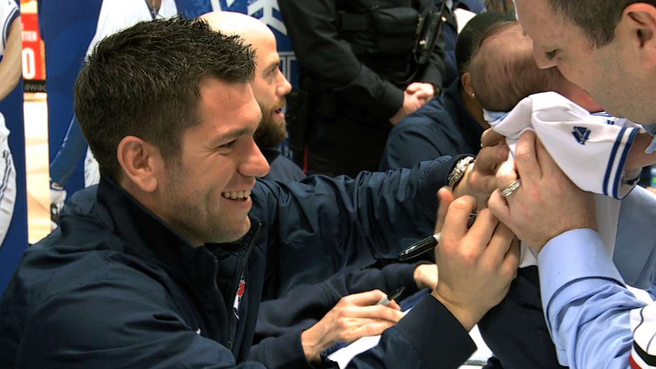Blue Jays reconnect with young fans on Winter Tour
