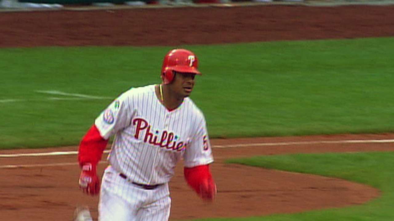 Phillies reunite with Abreu on one-year deal
