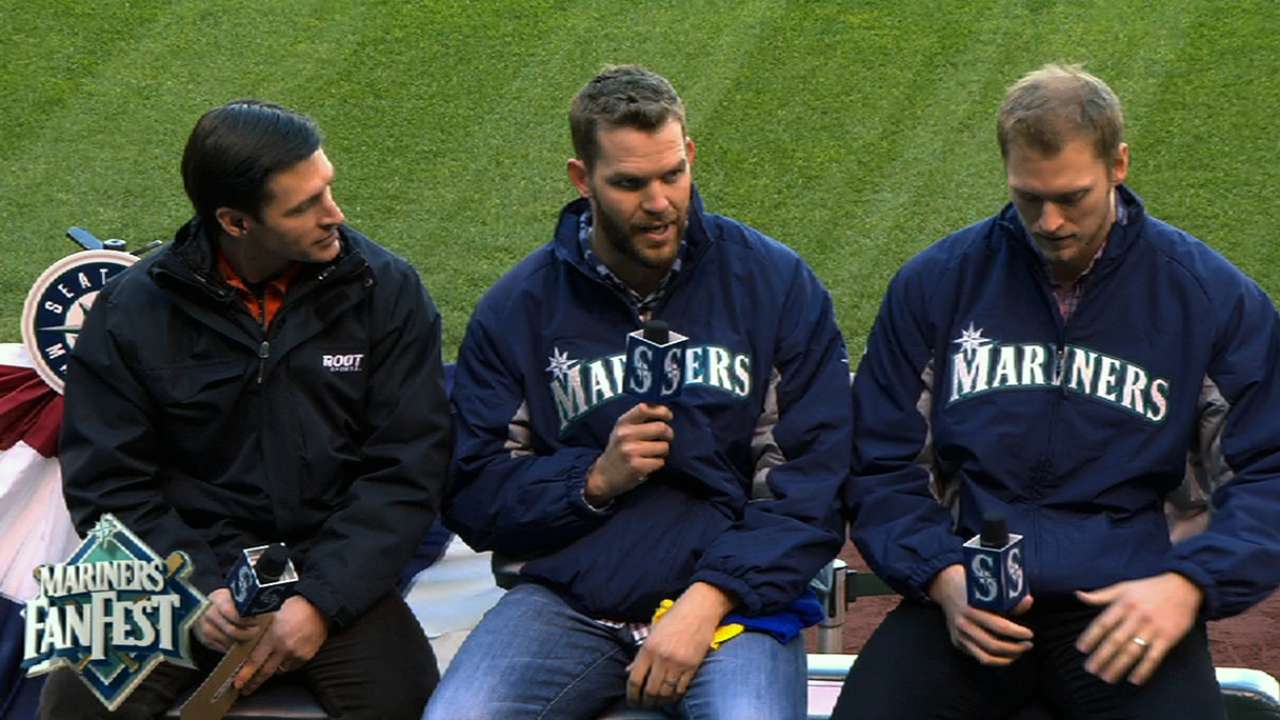 Saunders faces stiff competition at Mariners camp