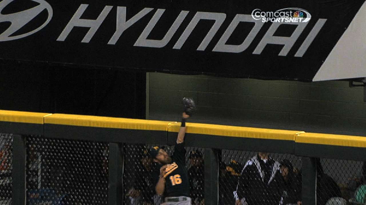 A's aim to avoid arb with Reddick, who skips FanFest